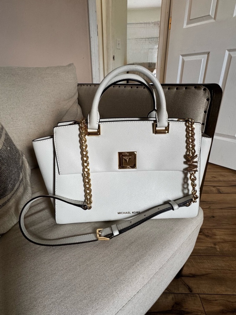 MICHAEL KORS White Leather Satchel with Gold Chain MK Accents